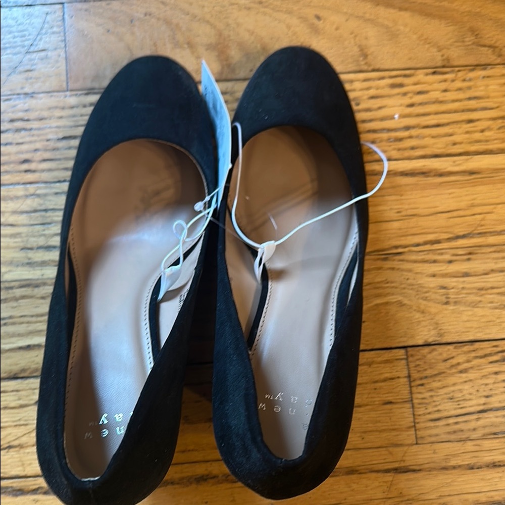 A New Day Black pump Timeless Design